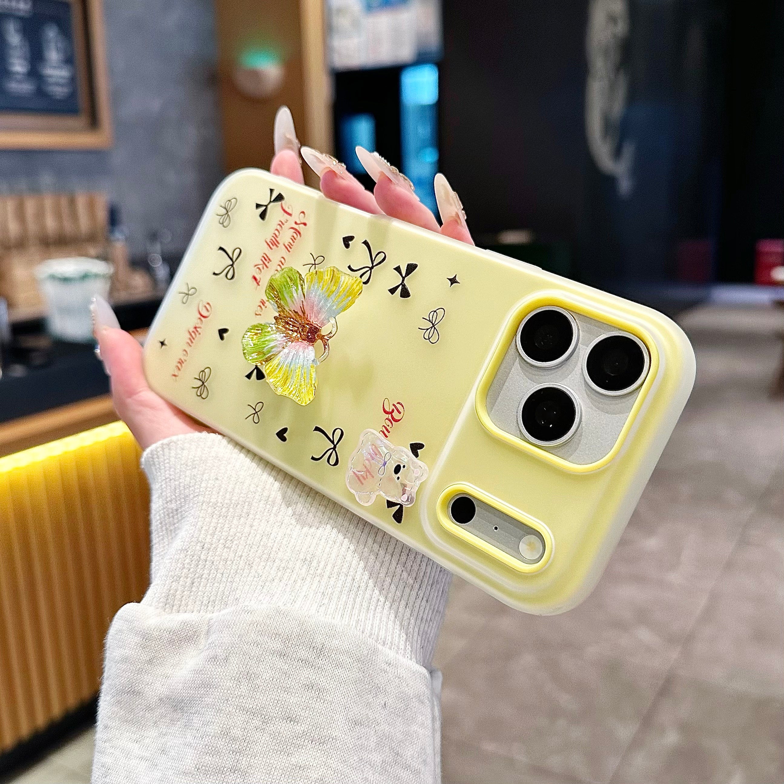 Sunbeam Élan Butterfly Case with Luxe Bow Motifs & Gloss Finish