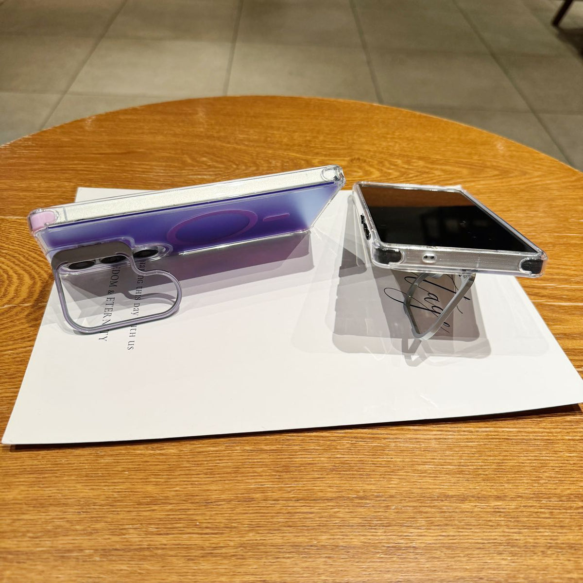 Galaxy S25 Ultra MagSafe Case with Camera Stand - Holographic Shockproof Cover